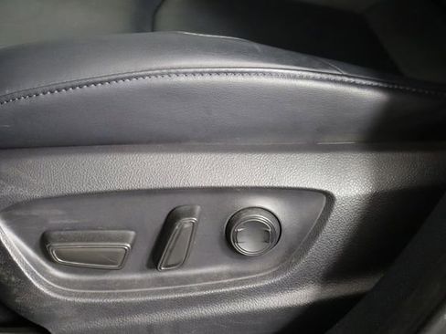 Used 2019 Toyota Prius Prime Premium FWD image 23