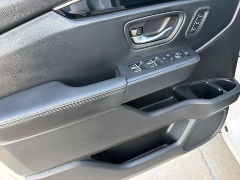 Used 2025 Honda Pilot EX-L image 10
