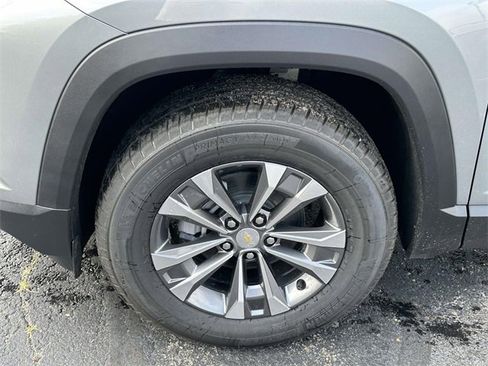 New 2026 Chevrolet Equinox LT w/ Convenience Package II image 9