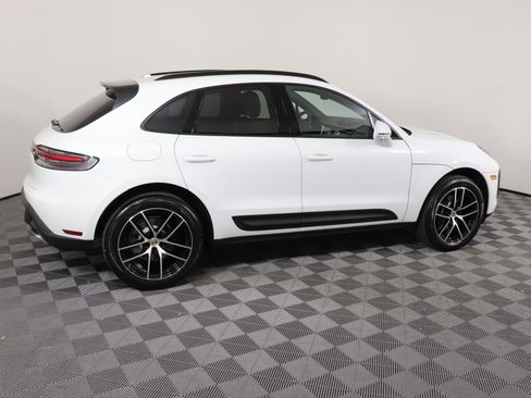 Used 2025 Porsche Macan image 8