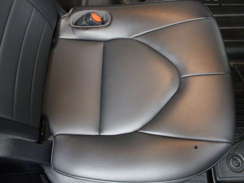 Used 2021 Toyota Highlander XLE image 28