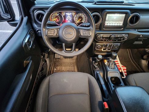 Used 2023 Jeep Gladiator Sport image 11