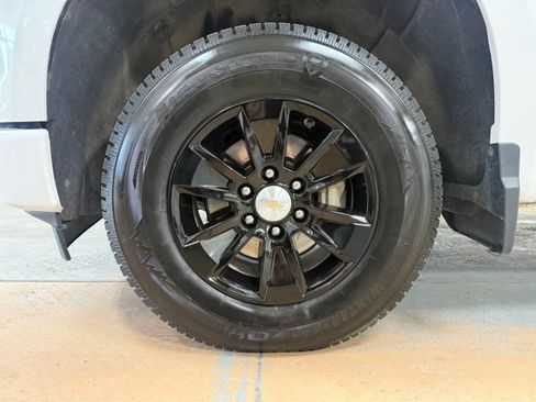 Used 2025 Chevrolet Silverado 1500 LT AWD/4WD image 8