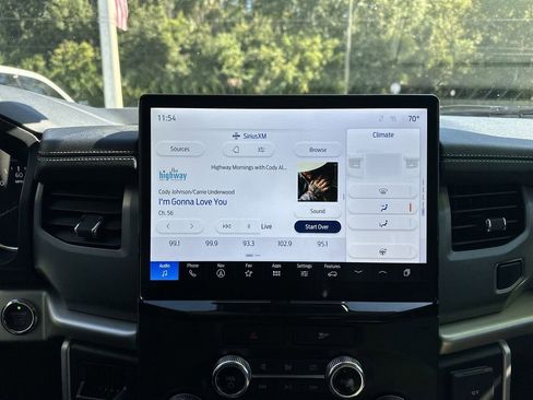 Used 2022 Ford Expedition XLT image 26