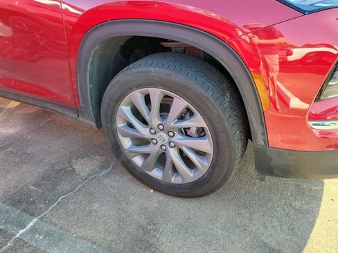 Used 2025 Buick Enclave Preferred FWD image 4