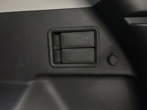 Used 2024 GMC Terrain SLT image 26