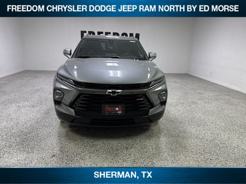 Used 2025 Chevrolet Blazer RS FWD image 2