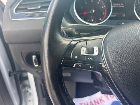 Used 2018 Volkswagen Tiguan SE w/ Panoramic Sunroof Package AWD/4WD image 38