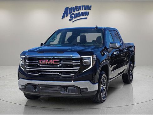 Used 2025 GMC Sierra 1500 SLT image 2