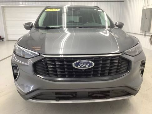 Used 2023 Ford Escape Platinum AWD/4WD image 2
