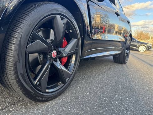 Used 2022 Jaguar F-PACE SVR image 10