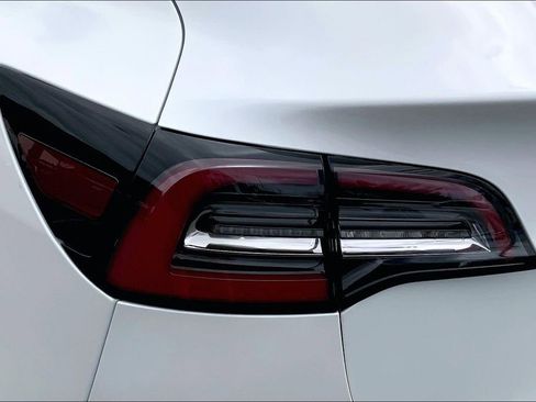 Used 2022 Tesla Model 3 Long Range image 28