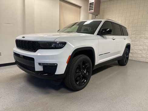 New 2025 Jeep Grand Cherokee L Limited w/ Black Appearance Package image 12