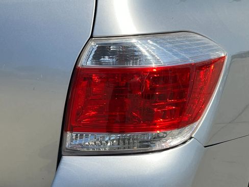 Used 2013 Toyota Highlander Plus FWD image 27