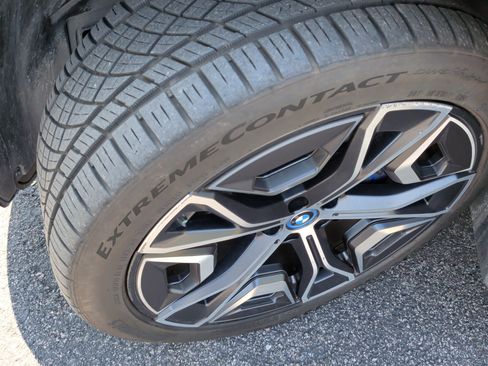 Used 2024 BMW iX xDrive50 w/ Premium Package AWD/4WD image 13