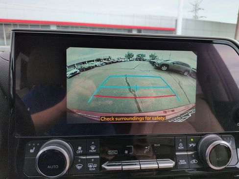 Used 2023 Toyota Highlander XLE AWD/4WD image 20