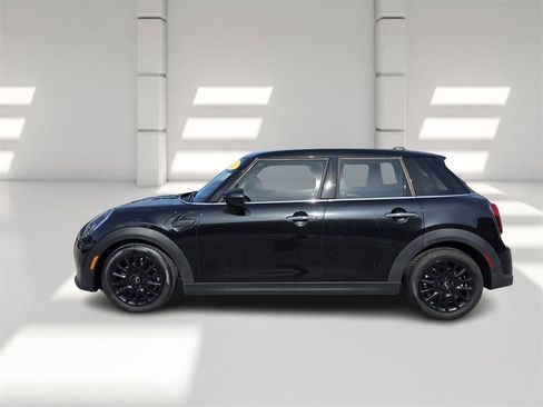 Used 2023 MINI Cooper 4-Door Hardtop image 7