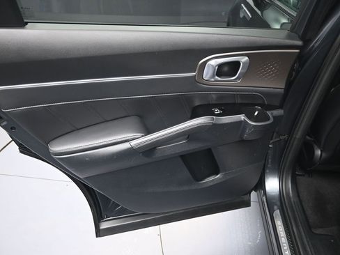 Certified 2025 Kia Sorento SX image 30