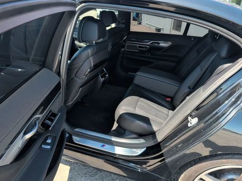 Used 2019 BMW 740i w/ M Sport Package RWD image 28