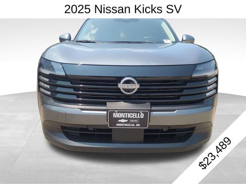 Used 2025 Nissan Kicks SV AWD/4WD image 2