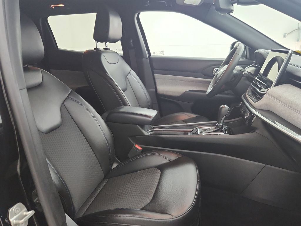 Used 2024 Jeep Compass Latitude AWD/4WD image 36