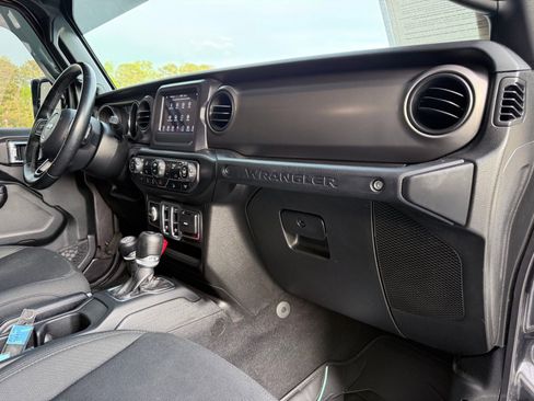 Used 2020 Jeep Wrangler Sport image 24