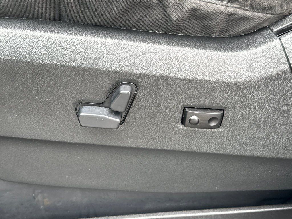 Used 2018 Dodge Grand Caravan SE FWD image 23