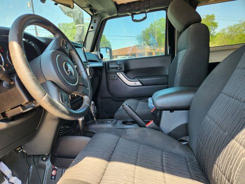 Used 2011 Jeep Wrangler Rubicon w/ PWR Convenience Group AWD/4WD image 10