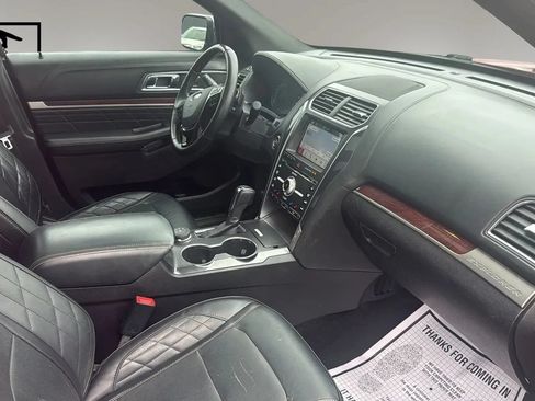Used 2017 Ford Explorer Platinum AWD/4WD image 13