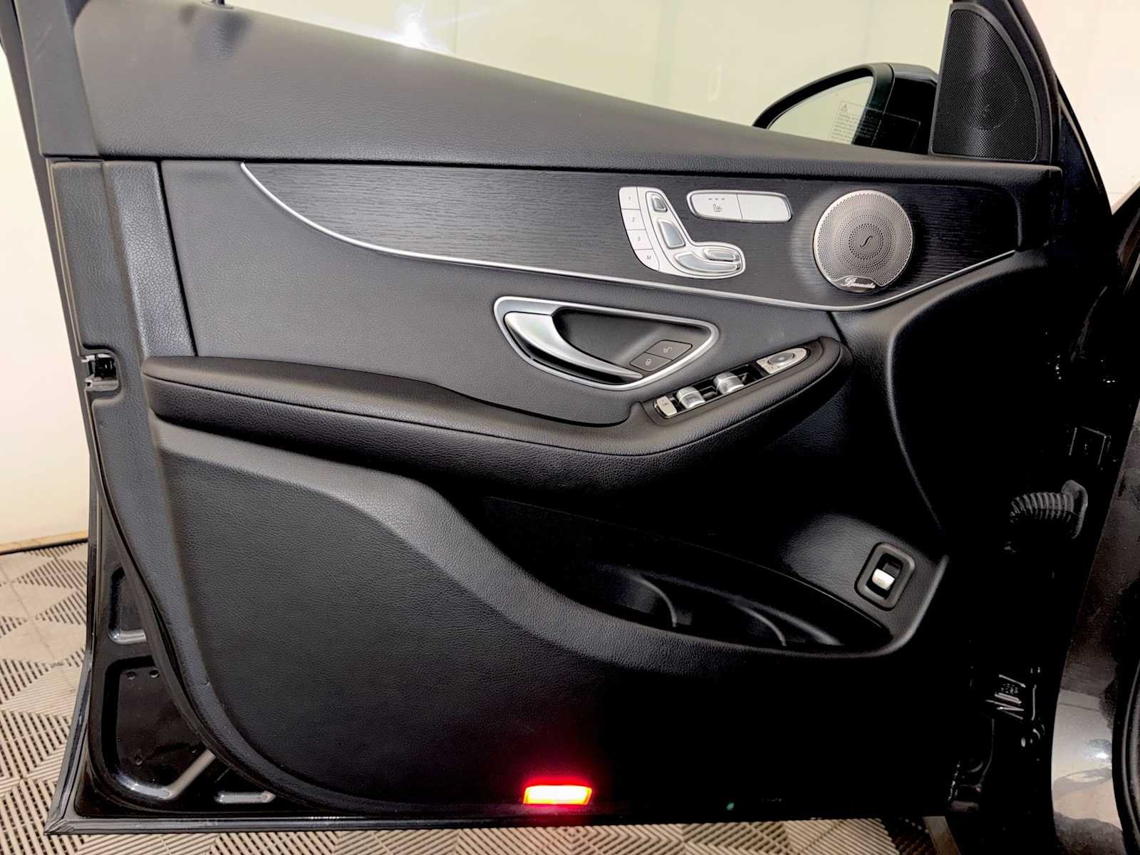 Used 2021 Mercedes-Benz GLC 300 4MATIC image 11