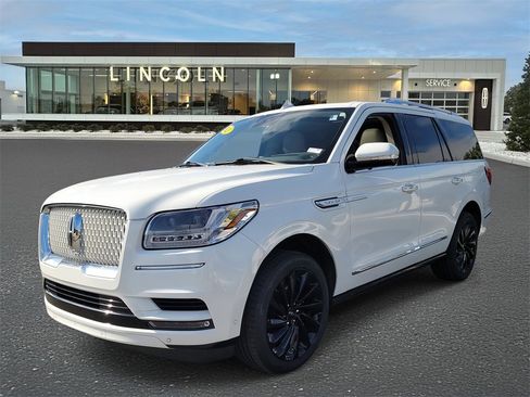 Used 2021 Lincoln Navigator Reserve image 2