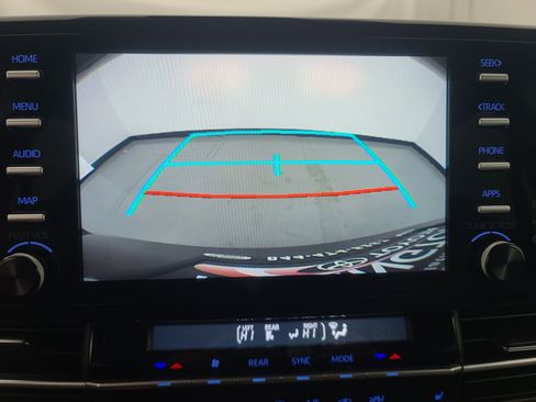 Used 2024 Toyota Sienna XLE image 34