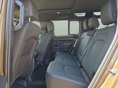 Used 2025 Land Rover Defender 110 S image 13
