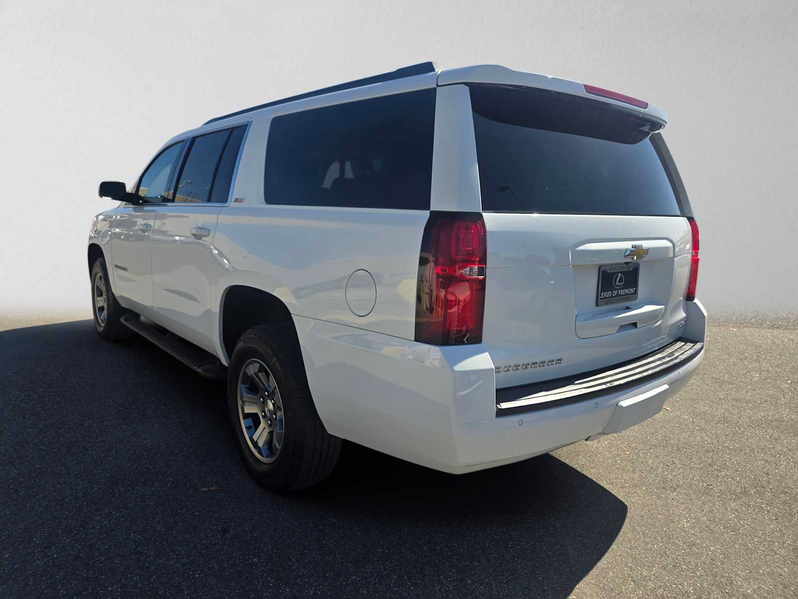 Used 2019 Chevrolet Suburban LT w/ Luxury Package AWD/4WD image 5