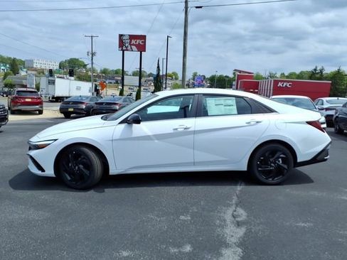 New 2026 Hyundai Elantra SEL Sport Premium FWD image 5