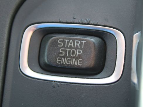 Used 2017 Volvo XC60 T6 Dynamic w/ Climate Package image 35