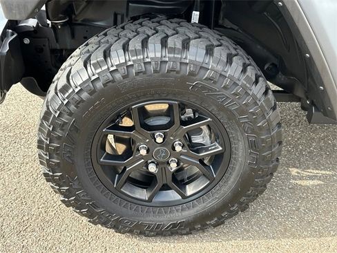 Used 2024 Jeep Wrangler Unlimited image 9