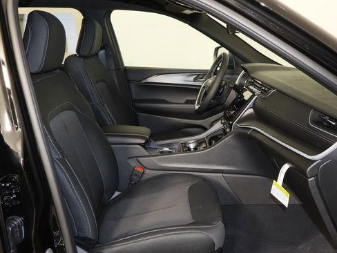 New 2025 Jeep Grand Cherokee Laredo image 19