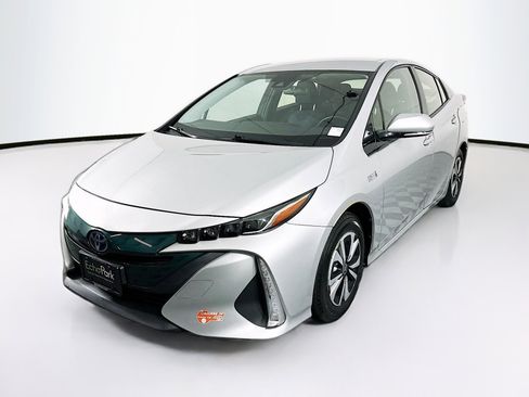 Used 2017 Toyota Prius Prime Plus image 3