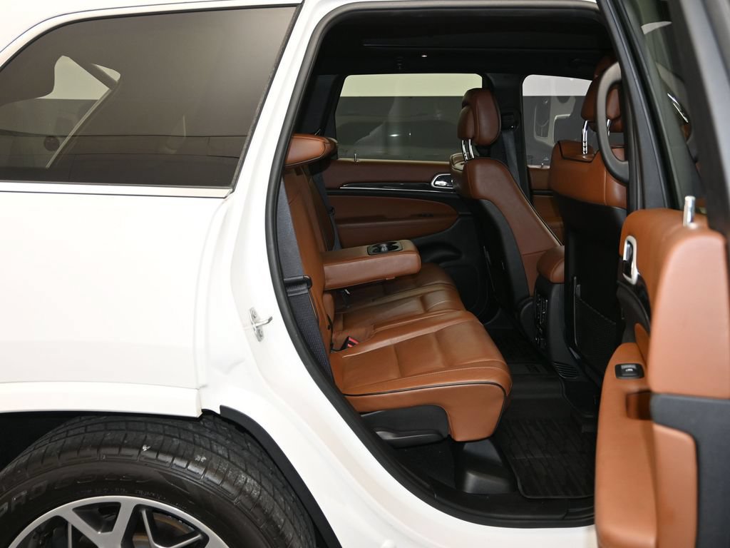 Used 2020 Jeep Grand Cherokee Overland w/ Interior Metal Package AWD/4WD image 25