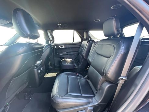 Used 2020 Ford Explorer XLT w/ Equipment Group 202A AWD/4WD image 17