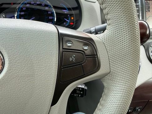 Used 2013 Toyota Sienna XLE w/ Premium Pkg image 11