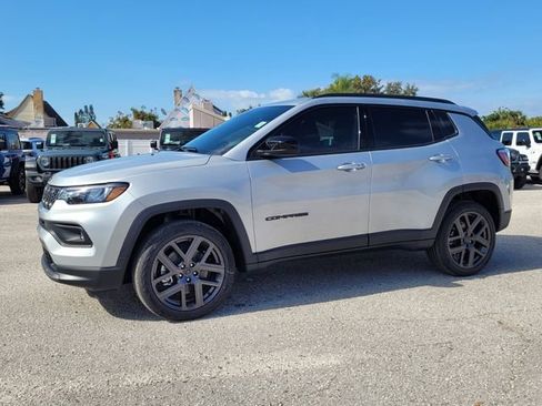 Used 2026 Jeep Compass Latitude AWD/4WD image 3