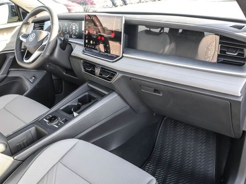 New 2026 Volkswagen Tiguan SE R-Line image 41