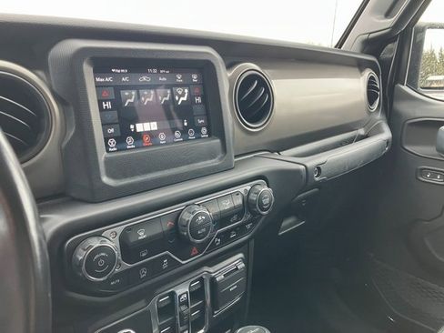 Used 2021 Jeep Gladiator Sport image 13