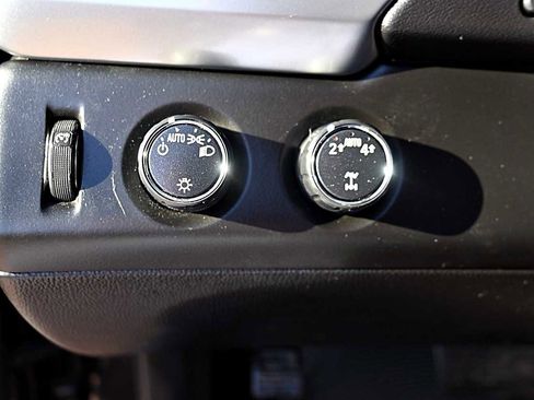 Used 2017 Chevrolet Suburban LT image 20