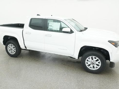 New 2025 Toyota Tacoma SR5 image 12