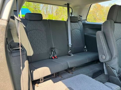 Used 2014 GMC Acadia SLE image 18