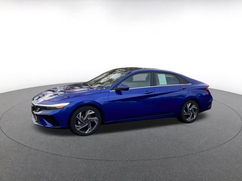 Used 2025 Hyundai Elantra SEL image 10