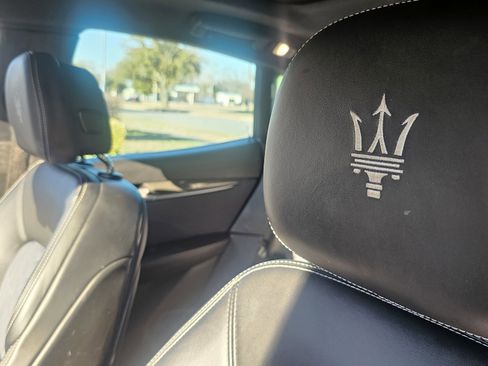 Used 2021 Maserati Levante GranLusso image 28